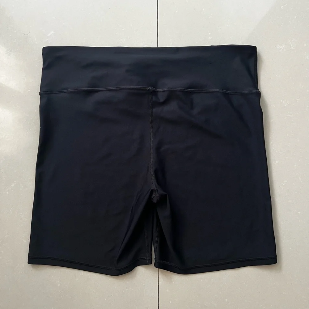 Under Armour Women's Black Bike Shorts - Picture 2 of 2